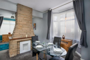Spacious town house free parking and Wi-Fi